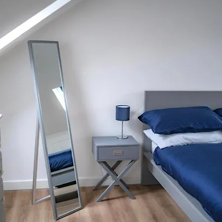 The Red House Modern Stylish Home From Home Walking Distance To Cardiff Bay And City Centre With Parking Exterior photo