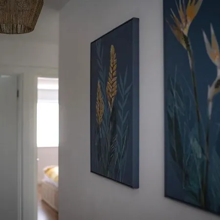 The Red House Modern Stylish Home From Home Walking Distance To Cardiff Bay And City Centre With Parking Exterior photo