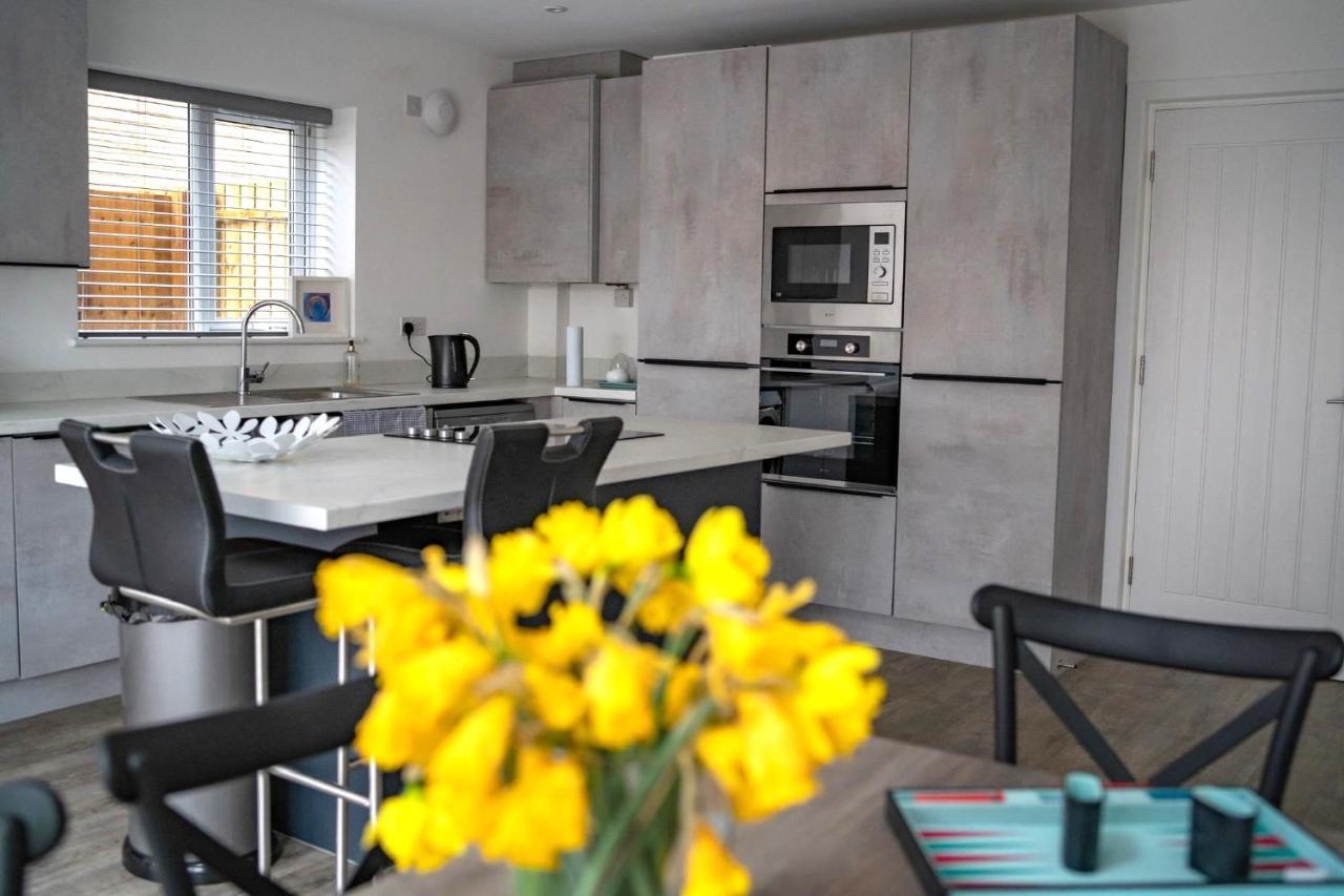 Дом отдыха The Red House Modern Stylish From Walking Distance To Bay And Centre With Parking *